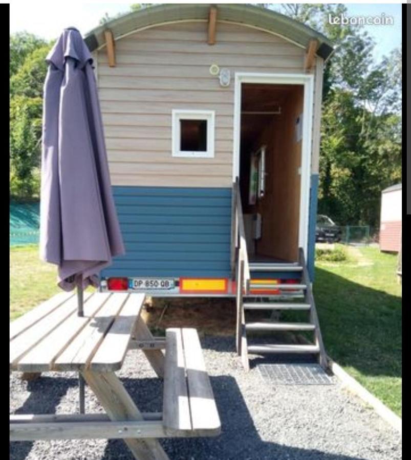 Logement Insolite Au Coeur De L'Auvergne Rochefort-Montagne Exterior foto